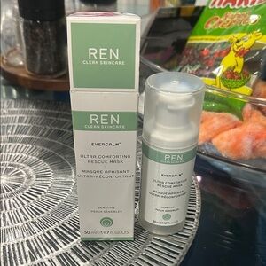 REN Clean Skincare Evercalm Rescue Mask - Green